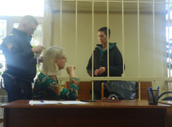 Взять вину на себя предложил сожитель зарезавшей из ревности подругу волгоградки 
