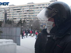 В Волгограде полицейский спас раненого сторонника Навального