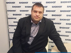 Выпускники Волгоградской академии МВД продемонстрировали свое превосходство и богатство родителей, - Андрей Попков