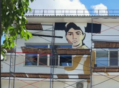 Мощное преображение легендарного здания готовят в Волгограде авторы нашумевшей росписи здания аэропорта