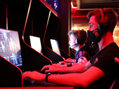 Волгоградка нашла портал в виртуальную реальность возле «Торгушки»