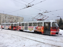Праздничный трамвай поздравляет волгоградцев с 75-летием победы под Сталинградом