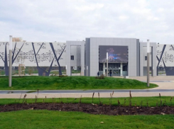 В сквере Пушкина к интерактивному музею «Россия - моя история» возводят лестницу в Волгограде