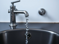Десятки домов отключают от холодной воды на юге Волгограда