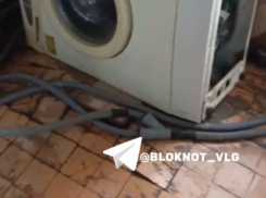 «Пол поднялся, сейчас взорвется!»: кипятком затопило общежитие в Волгограде