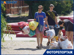 Самые продвинутые волгоградцы копались в мусоре в центре города