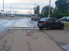 В центре Волгограда автомобилистка пострадала при столкновении Renault Logan с внедорожником Lexus 