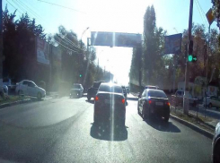 В Волгограде на оживленном перекрестке исчез знак запрета левого поворота