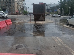 В центре Волгограда восстановили проезжую часть после обвала