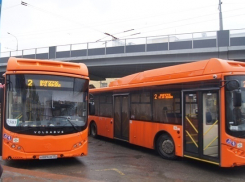 20 новых автобусов начали обслуживать маршруты №2, 6 и 21 в Волгограде 
