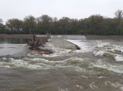 Плотину за 169 млн рублей прорвало под Волгоградом: что происходит на месте ЧП