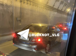 Две продольные встали в гигантский затор в Волгограде