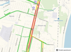 ДТП с фурой парализовало движение продольной на юге Волгограда