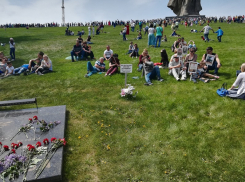 «Не дайте воспитать врага России!»: создатель странички волгоградского губернатора в соцсети попросил Путина спасти тик-токера, танцевавшего на Мамаевом кургане