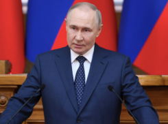 Поздравление Владимира Путина прозвучало на Параде Победы в Волгограде 