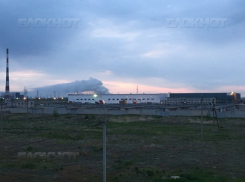 В Волжском неделю не могут потушить свалку, а люди задыхаются от смога 