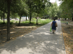 Гуляла в Волжском, а оказалась в Астраханской области: женщина поблагодарила полицию за розыск матери