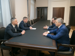 Нового начальника УФСБ региона представили губернатору Андрею Бочарову