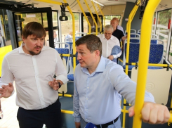 Волгоградские политики прожили выходные весело: полуголые и на тракторе