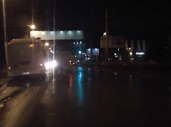 Водители автобуса и маршрутки устроили гонки в Волгограде