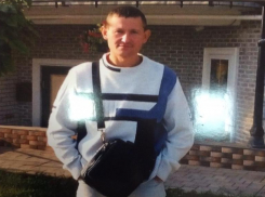 Пропавшего после встречи с друзьями при загадочных обстоятельствах водителя грузовика не могут найти в Волгограде