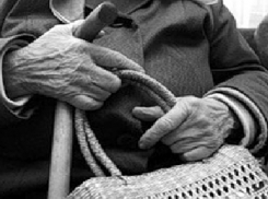 На юге Волгограда торговый представитель ограбил пенсионерку