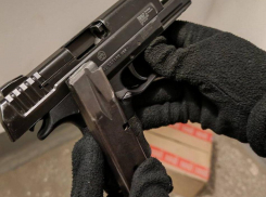 Волгоградская полиция нашла стрелявших под громкую музыку на парковке молодчиков 