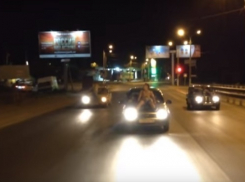 Распятых на капотах мужчин прокатили по Волгограду три авто