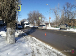 На севере Волгограда ищут лихача, сбившего 29-летнюю девушку