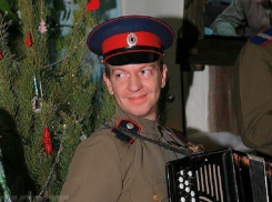 Волгоградцев просят помочь в уборке квартиры многодетного музыканта, потерявшего жену во время пожара