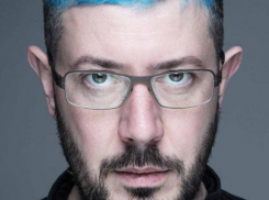 Артемий Лебедев прорекламировал наушники интимным местом волгоградки