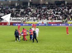 Сирийского футболиста вынесли с поля под крики «Сталинград»