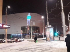 Волгоградцы сфотографировали светящегося человека в центре города