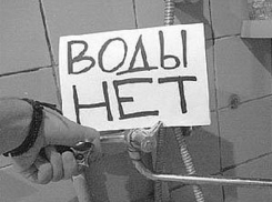 В 40-градусную жару жители Ангарского в Волгограде остались без воды