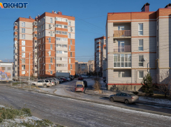 Волгоградцы из двух ЖК напуганы ночными визитерами: дергают дверные ручки, копошатся в замках