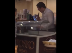 Волгоградцев шокировала выходка продавца одного из кафетериев