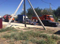 На юге Волгограда в массовом ДТП по вине КамАЗ пострадал водитель «Газели»