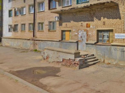 Внедорожник сбил 9-летнюю девочку в волгоградском дворе: ребенок в больнице 