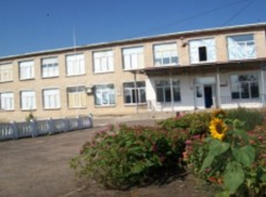 В школе под Волгоградом родителей не пустили на линейку 1 сентября