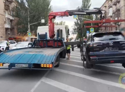 Иномарки после рейда в центре пачками отправили на штрафстоянки в Волгограде 