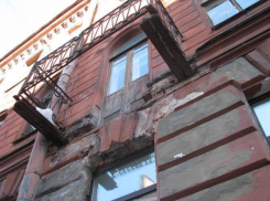 В Камышине за падение бетонной плиты на годовалого малыша ответит УК