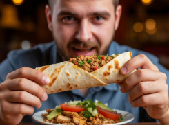 Нам тоже нужно зарабатывать: о подорожании шаурмы предупредили волгоградцев 