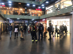 Торговые центры эвакуируют в Волгограде из-за угрозы взрывов