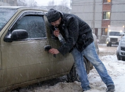 Трое пьяных волгоградцев на авто влетели в дерево в Красноармейском районе