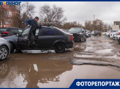 Платную парковку за 35 млн делают на месте гранд-лужи в центре Волгограда 