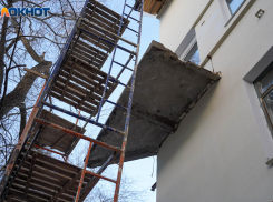 Волгоградец сорвался с 5 этажа при проникновении в квартиру