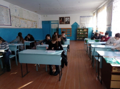 Это мог быть протест против закрытия школы, - волгоградский эксперт о принесшем в класс топор и бензин ученике