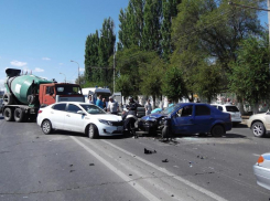 В тройном ДТП на севере Волгограда по вине автоледи пострадал 16-летний подросток