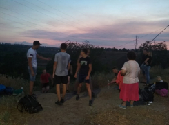 «Других вариантов нет»: в Волгограде для детей организовали подпольные тренировки на свежем воздухе