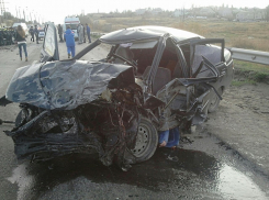 В Волгограде в смертельном ДТП на Третьей Продольной столкнулись ВАЗ 2110 и Renault Sandero